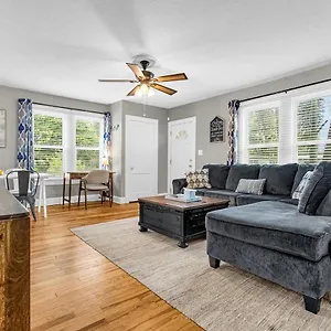 Oasis! Free Laundry & Parking Near Disney! Holiday home