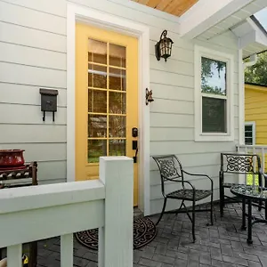 Downtown Tiny Life - Experience Tiny Living! Holiday home